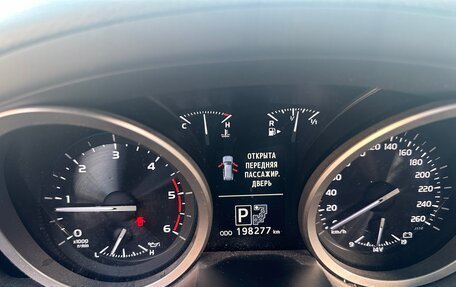 Toyota Land Cruiser 200, 2013 год, 4 900 000 рублей, 12 фотография