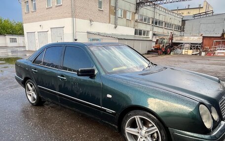 Mercedes-Benz E-Класс, 1997 год, 350 000 рублей, 3 фотография