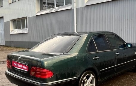 Mercedes-Benz E-Класс, 1997 год, 350 000 рублей, 4 фотография