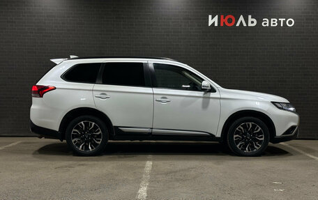 Mitsubishi Outlander III рестайлинг 3, 2021 год, 2 270 000 рублей, 4 фотография