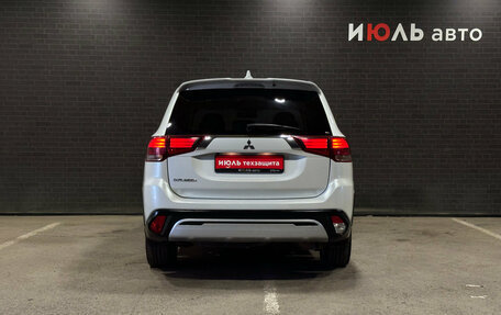 Mitsubishi Outlander III рестайлинг 3, 2021 год, 2 270 000 рублей, 6 фотография