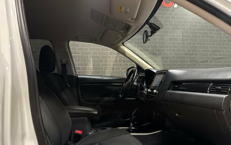 Mitsubishi Outlander III рестайлинг 3, 2021 год, 2 270 000 рублей, 8 фотография