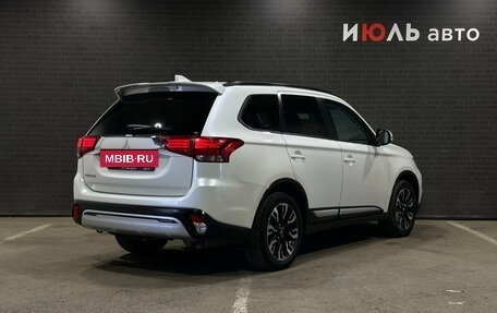 Mitsubishi Outlander III рестайлинг 3, 2021 год, 2 270 000 рублей, 5 фотография