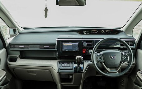 Honda Stepwgn IV, 2016 год, 1 940 000 рублей, 8 фотография