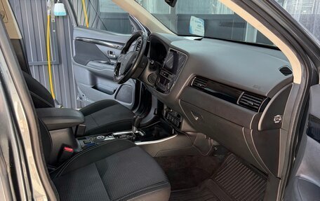 Mitsubishi Outlander III рестайлинг 3, 2019 год, 1 800 000 рублей, 14 фотография