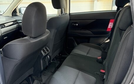 Mitsubishi Outlander III рестайлинг 3, 2019 год, 1 800 000 рублей, 12 фотография