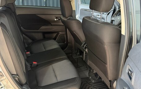 Mitsubishi Outlander III рестайлинг 3, 2019 год, 1 800 000 рублей, 16 фотография