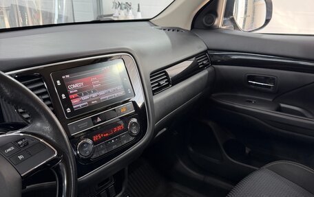 Mitsubishi Outlander III рестайлинг 3, 2019 год, 1 800 000 рублей, 18 фотография