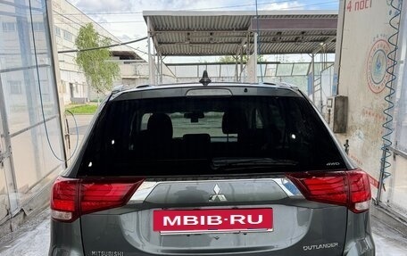 Mitsubishi Outlander III рестайлинг 3, 2019 год, 1 800 000 рублей, 7 фотография