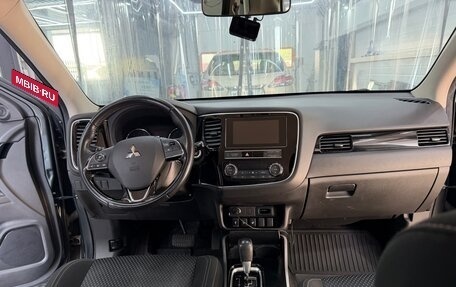 Mitsubishi Outlander III рестайлинг 3, 2019 год, 1 800 000 рублей, 17 фотография