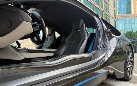 BMW i8 I рестайлинг, 2016 год, 5 750 000 рублей, 11 фотография