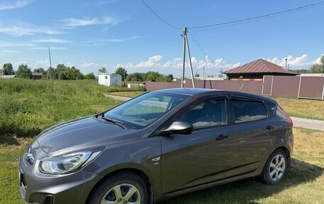 Hyundai Solaris II рестайлинг, 2013 год, 900 000 рублей, 3 фотография