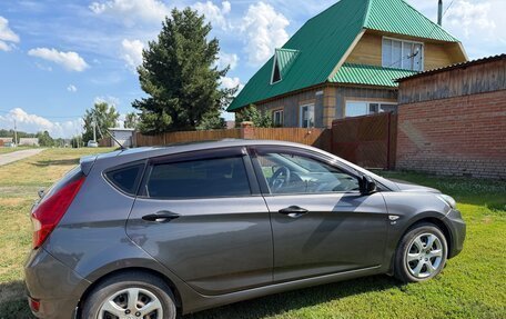 Hyundai Solaris II рестайлинг, 2013 год, 900 000 рублей, 2 фотография