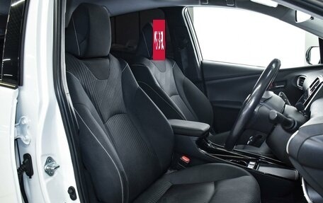 Toyota Prius IV XW50, 2019 год, 2 149 000 рублей, 14 фотография
