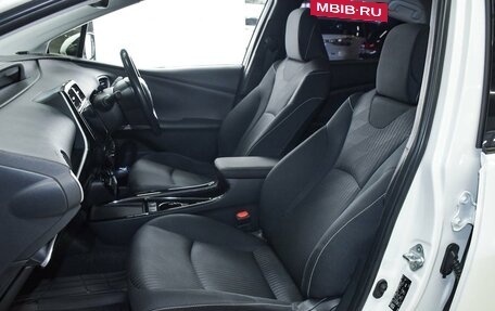 Toyota Prius IV XW50, 2019 год, 2 149 000 рублей, 11 фотография
