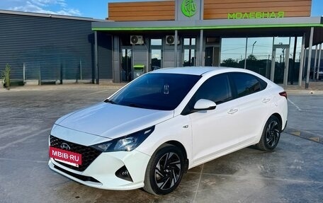 Hyundai Solaris II рестайлинг, 2021 год, 1 370 000 рублей, 2 фотография