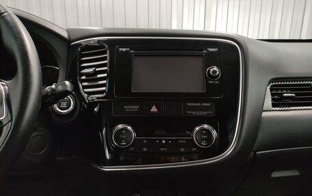 Mitsubishi Outlander III рестайлинг 3, 2015 год, 1 702 000 рублей, 12 фотография