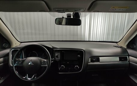 Mitsubishi Outlander III рестайлинг 3, 2015 год, 1 702 000 рублей, 8 фотография