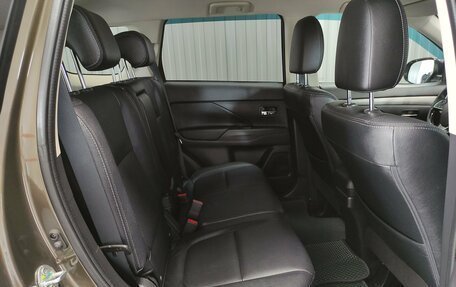 Mitsubishi Outlander III рестайлинг 3, 2015 год, 1 702 000 рублей, 10 фотография