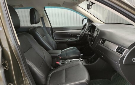 Mitsubishi Outlander III рестайлинг 3, 2015 год, 1 702 000 рублей, 9 фотография
