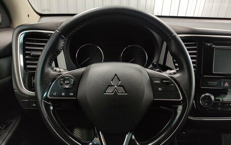 Mitsubishi Outlander III рестайлинг 3, 2015 год, 1 702 000 рублей, 7 фотография