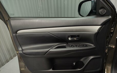 Mitsubishi Outlander III рестайлинг 3, 2015 год, 1 702 000 рублей, 14 фотография