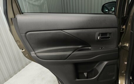 Mitsubishi Outlander III рестайлинг 3, 2015 год, 1 702 000 рублей, 15 фотография