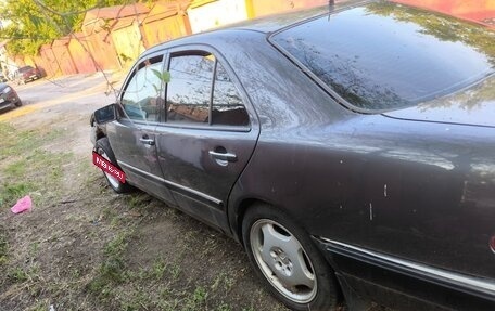 Mercedes-Benz E-Класс, 1997 год, 75 000 рублей, 2 фотография