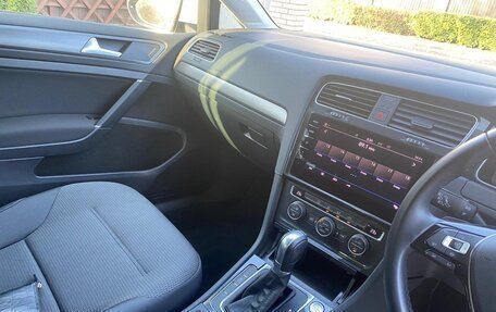 Volkswagen Golf VII, 2018 год, 1 330 000 рублей, 7 фотография
