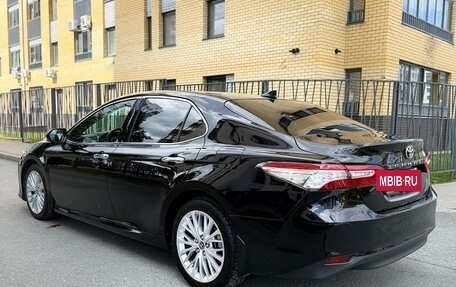 Toyota Camry, 2018 год, 2 900 000 рублей, 3 фотография