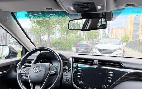 Toyota Camry, 2018 год, 2 900 000 рублей, 10 фотография