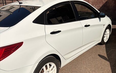 Hyundai Solaris II рестайлинг, 2015 год, 900 000 рублей, 4 фотография