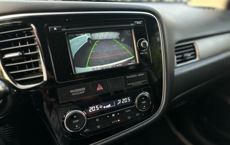 Mitsubishi Outlander III рестайлинг 3, 2014 год, 1 670 000 рублей, 10 фотография