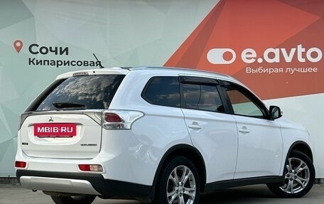 Mitsubishi Outlander III рестайлинг 3, 2014 год, 1 670 000 рублей, 6 фотография