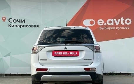 Mitsubishi Outlander III рестайлинг 3, 2014 год, 1 670 000 рублей, 5 фотография