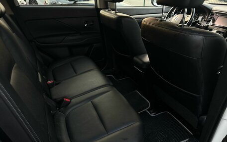 Mitsubishi Outlander III рестайлинг 3, 2014 год, 1 670 000 рублей, 14 фотография