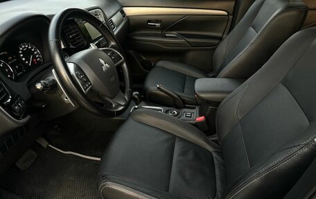 Mitsubishi Outlander III рестайлинг 3, 2014 год, 1 670 000 рублей, 12 фотография