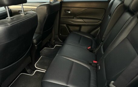 Mitsubishi Outlander III рестайлинг 3, 2014 год, 1 670 000 рублей, 13 фотография