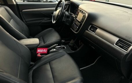 Mitsubishi Outlander III рестайлинг 3, 2014 год, 1 670 000 рублей, 11 фотография