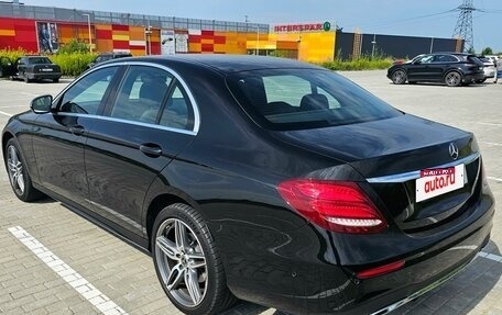 Mercedes-Benz E-Класс, 2019 год, 3 585 000 рублей, 4 фотография