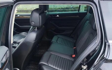 Volkswagen Passat B8 рестайлинг, 2017 год, 1 700 000 рублей, 13 фотография