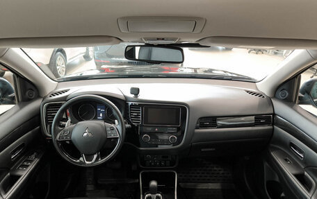 Mitsubishi Outlander III рестайлинг 3, 2018 год, 3 250 000 рублей, 17 фотография