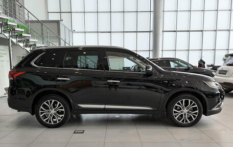 Mitsubishi Outlander III рестайлинг 3, 2018 год, 3 250 000 рублей, 5 фотография