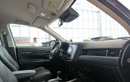 Mitsubishi Outlander III рестайлинг 3, 2018 год, 3 250 000 рублей, 13 фотография