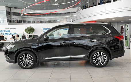 Mitsubishi Outlander III рестайлинг 3, 2018 год, 3 250 000 рублей, 10 фотография