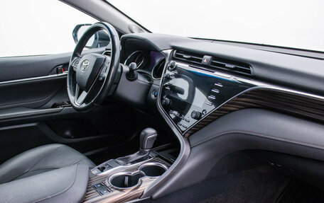 Toyota Camry, 2018 год, 2 820 000 рублей, 11 фотография
