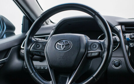 Toyota Camry, 2018 год, 2 820 000 рублей, 16 фотография