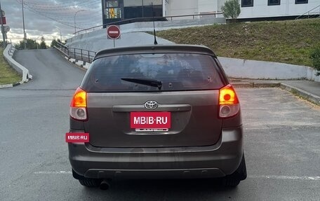 Toyota Matrix, 2004 год, 330 000 рублей, 2 фотография