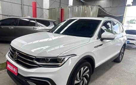 Volkswagen Tiguan II, 2022 год, 2 750 000 рублей, 1 фотография