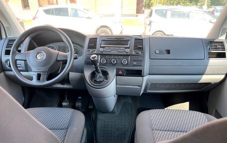 Volkswagen Caravelle T5, 2013 год, 2 500 000 рублей, 5 фотография